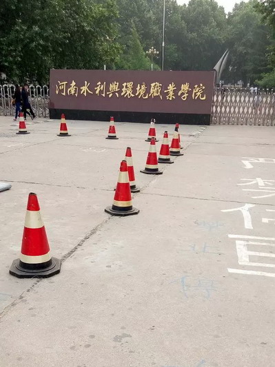河南水利與環境職業學院 地磚清洗翻新